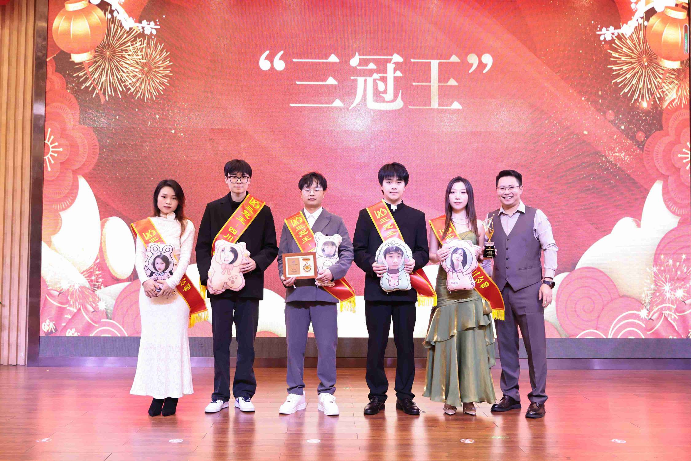 2025集團(tuán)年會(huì)“風(fēng)華十載,筑夢(mèng)未來(lái)”